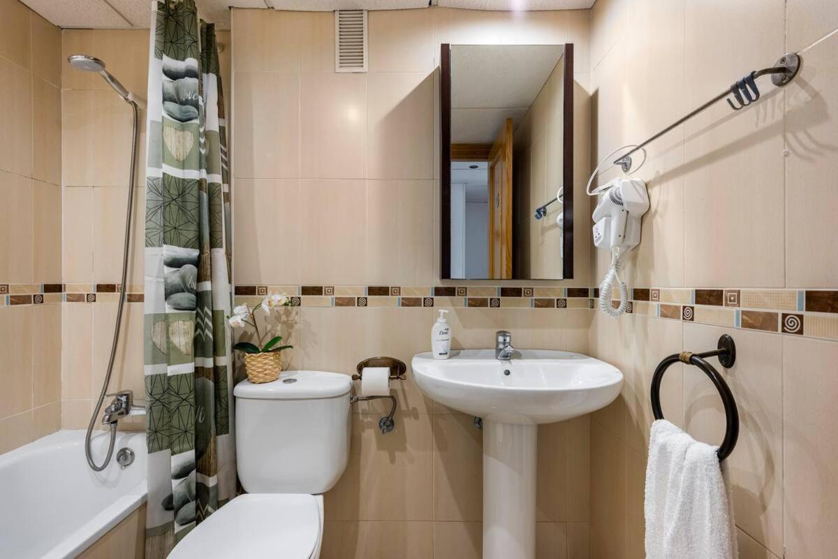 Lunaroom Center & Quiet Guesthouse Málaga Kültér fotó